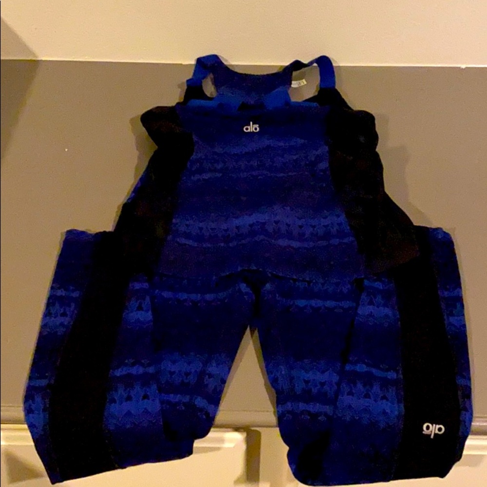 ALO Yoga Blue & Black Set Size Small 🧘🏻‍♀️💙🖤